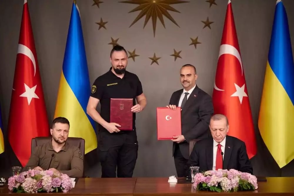 Le président ukrainien Volodymyr Zelenskyy en présence de son homologue turc, Recep Tayyip Erdoğan, à l'occasion de la signature du protocole d'accord dans le domaine des industries stratégiques.