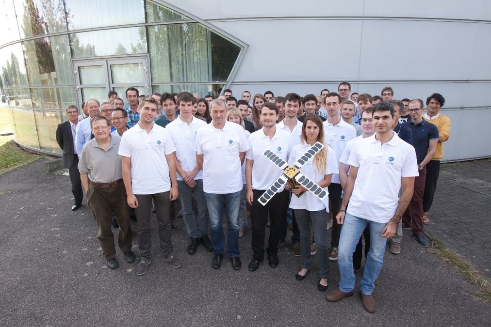 L’équipe du projet Eye-sat (nanosatellite 3U d’astronomie réalisé par des étudiants du projet Janus), au Centre spatial toulousain, en 2014