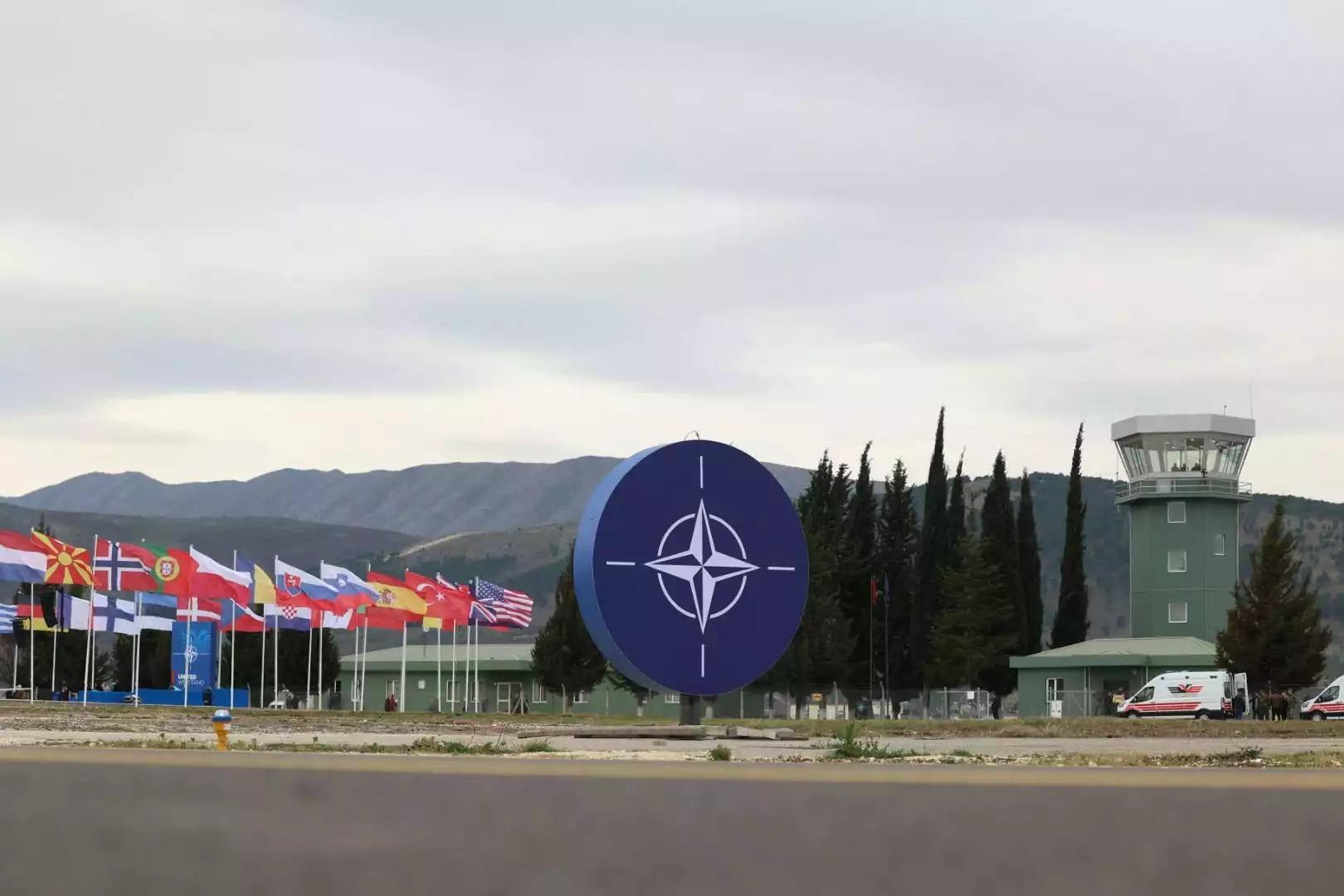 Inauguration de la base aérienne de Kuçovë, en Albanie, le 4 mars 2024.