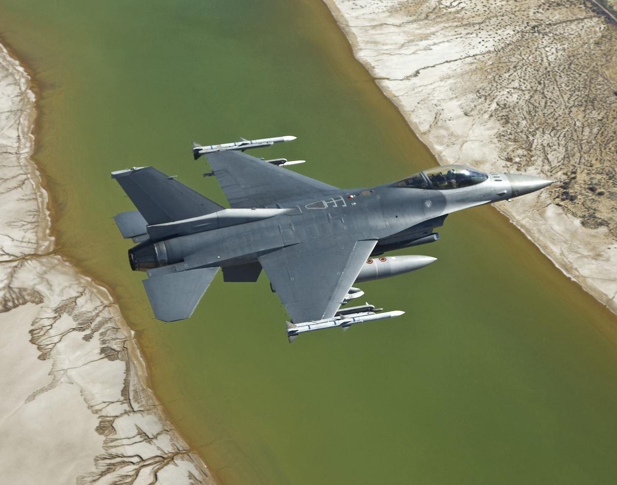 Les F-16 du Royaume de Bahrein seront prochainement doté de nacelles Sniper.