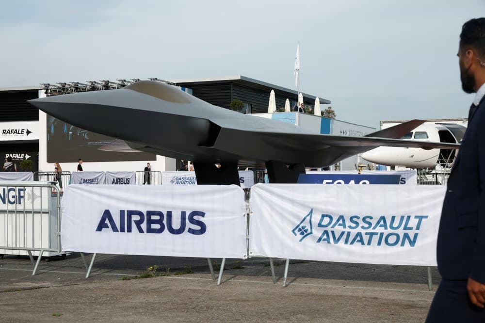 Une maquette du SCAF (Système de combat aérien du futur) présenté en 2023 au Bourget au moment du salon aéronautique international